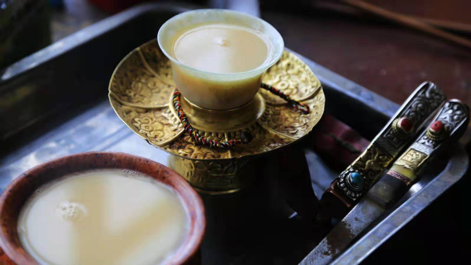 接着酥油茶的故事：酥油茶酥油茶
